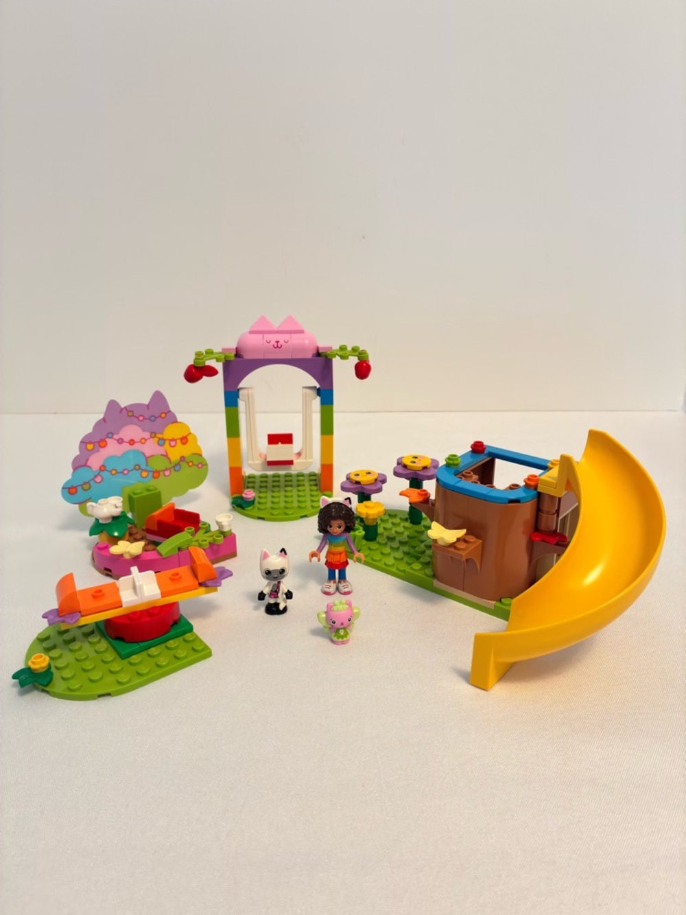 Lego Gabby's Dollhouse Kitty Fairy's Garden Party #10787 Retired